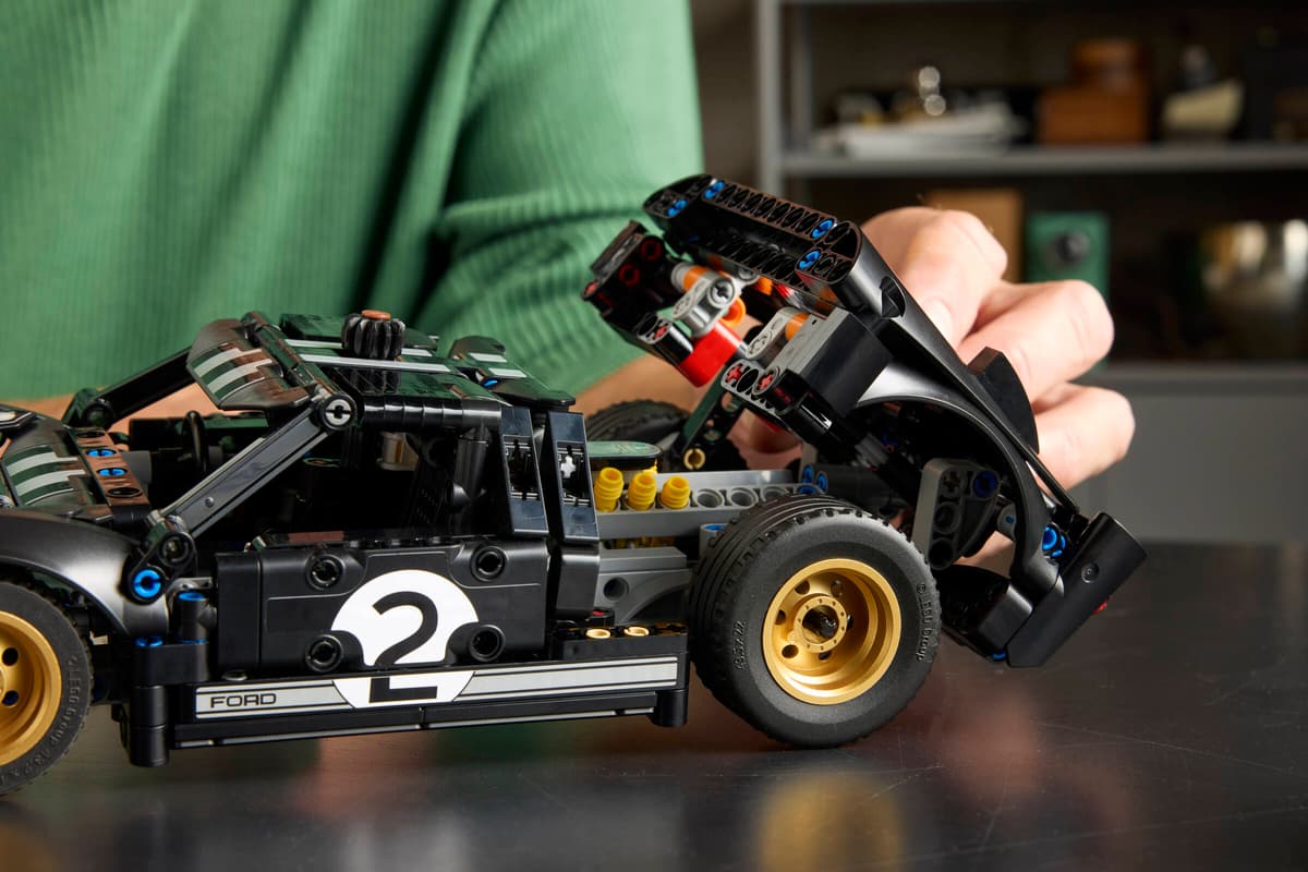 LEGO Technic 1966 Ford GT40 MKII Race Car - 42223