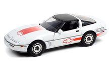 Chevrolet Corvette C4 blanche et orange de 1988 (1/18) - 13596