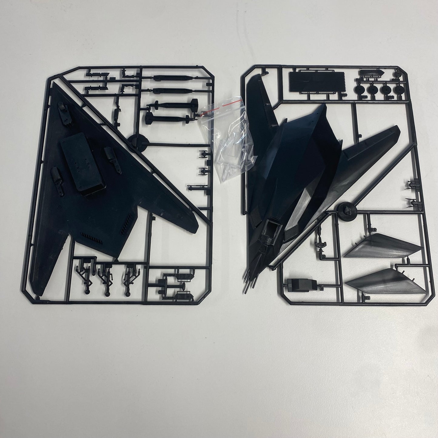 Bateau MisterCraft E05 F-117A « Night Hawk » d'occasion