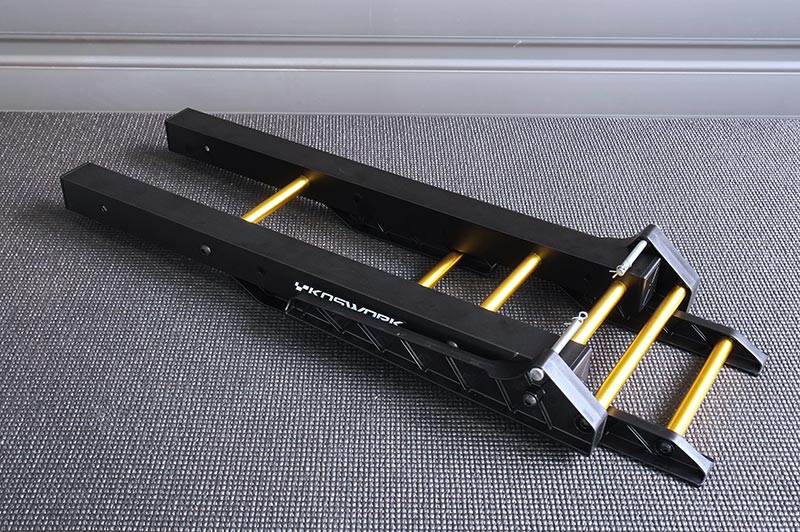 Présentoir pour voitures radiocommandées (pour 2 modèles) 200 x 240 x 475 mm